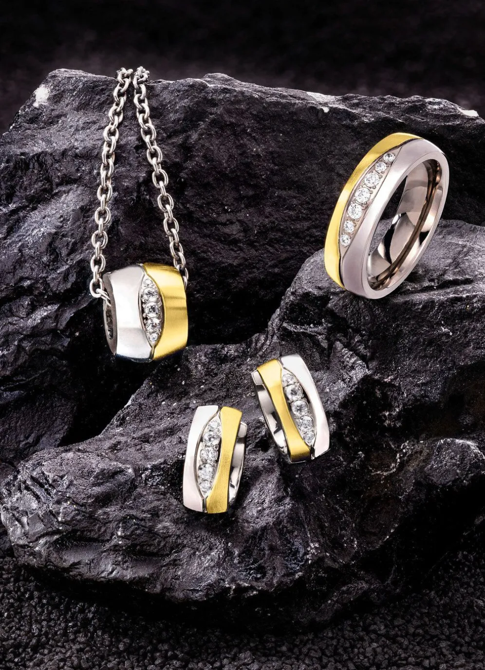 Damenring in Bicolor mit synth. Zirkonia