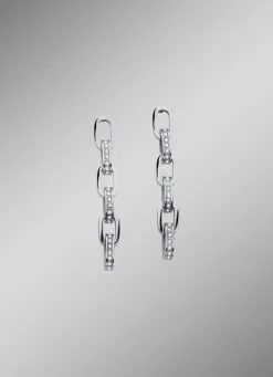 Elegante Ohrstecker mit funkelnden Kristallen