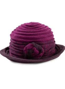 Eleganter Damen-Hut mit dekorativer Blume