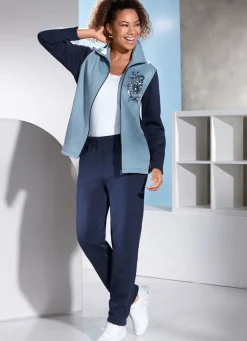 Freizeitanzug mit Druck im Vorderteil