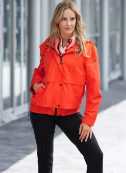 Funktionsjacke mit fester Kapuze