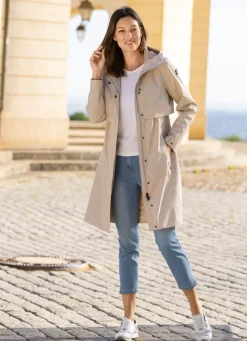 Funktionsmantel mit fester Kapuze