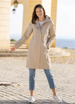 Funktionsmantel mit fester Kapuze