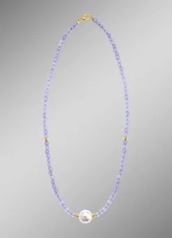 Halskette mit Perlenschimmer und Edelsteinglanz