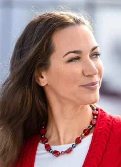 Halskette mit Schmuckelementen