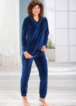 Hausanzug mit Strasssteinzier