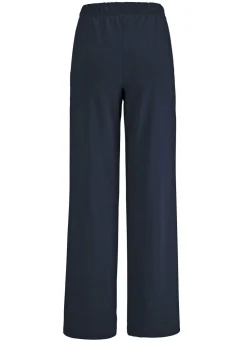 Hose in modischer Weite