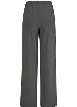 Hose in modischer Weite