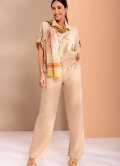 Hose in ausgestellter Form