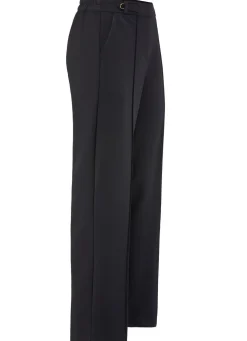 Hose in modischer Weite