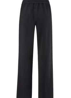 Hose in modischer Weite