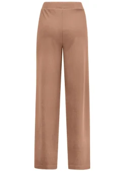 Hose in modischer Weite