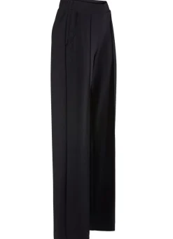 Hose in modischer Weite