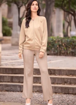 Hose mit abgesteppten Biesen