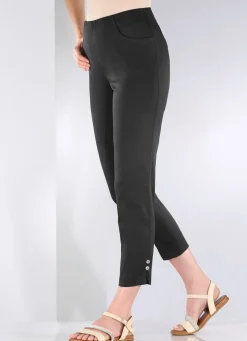 Hose mit dekorativen Zierknöpfen