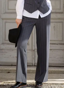 Hose mit Nadelstreifen