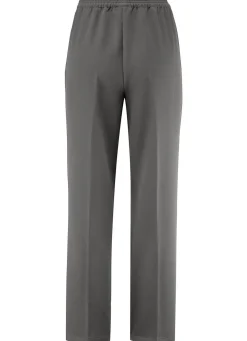 Hose mit schmückendem Zierteil