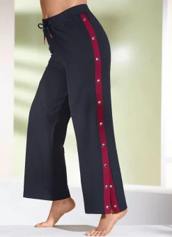 Hose mit seitlichen Knöpfen