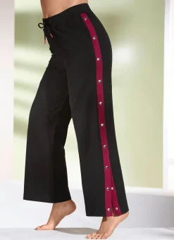 Hose mit seitlichen Knöpfen