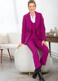 Hosenanzug in der modischen Farbe fuchsia