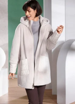 Jacke im angesagten Materialmix