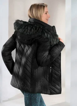 Jacke mit abnehmbarer Kapuze