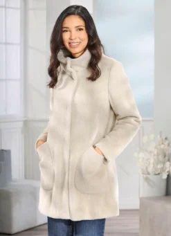 Jacke mit aparter Kragenlösung