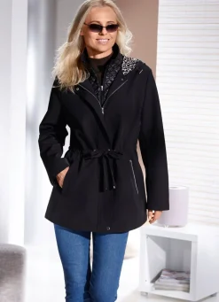 Jacke mit fester Kapuze