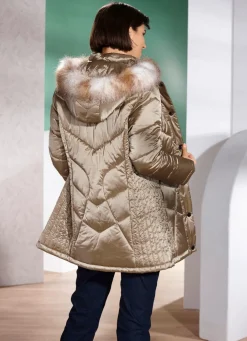 Jacke mit figurschmeichelnder Längssteppung seitlich