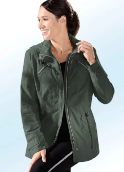 Jacke mit weitenregulierbaren Ärmelriegeln