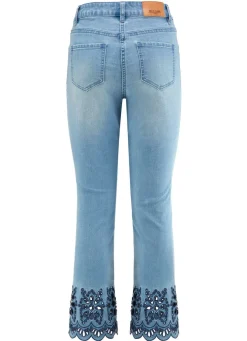 Jeans mit aufwendiger Lochstickerei