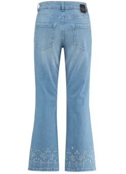 Jeans mit floraler Lochstickerei