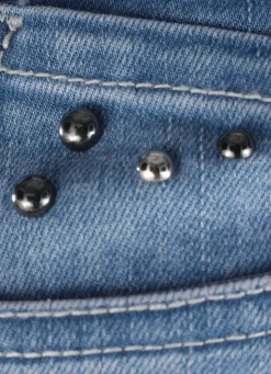 Jeans mit trendigen Ziernieten