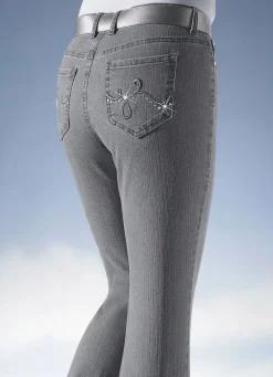 Jeans verziert mit funkelnden Strasssteinen