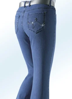 Jeans verziert mit funkelnden Strasssteinen