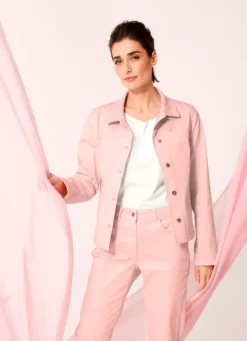 Jeansjacke mit stiltypischen Nähten