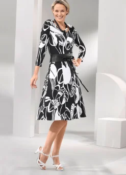 Kleid in schwingender Form