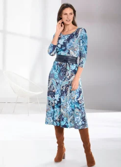 Kleid mit ausgestelltem Rockteil