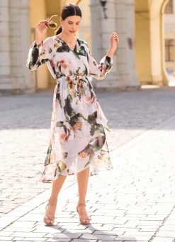 Kleid mit Bindegürtel