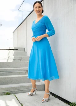 Kleid mit feinen Zierkugeln