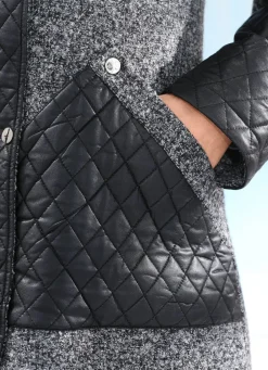 Kurzmantel im angesagten Materialmix