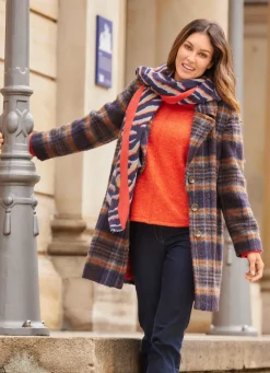 Kurzmantel im Karo-Dessin