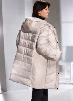 Kurzmantel in aktuellem Materialmix