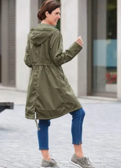 Kurzmantel mit fester Kapuze