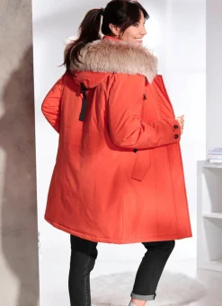 Kurzmantel mit größenverstellbarer Kapuze