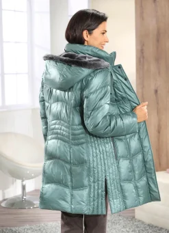 Kurzmantel mit Längssteppung seitlich