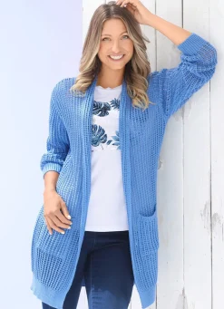 Long-Strickjacke in streckender Streifenoptik