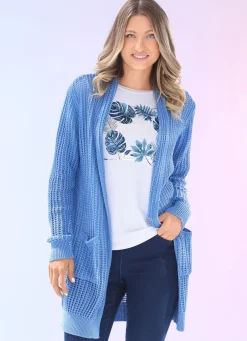 Long-Strickjacke in streckender Streifenoptik