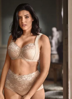 Miss Mary Miederslip mit unterlegter Elastikspitze im Vorderteil