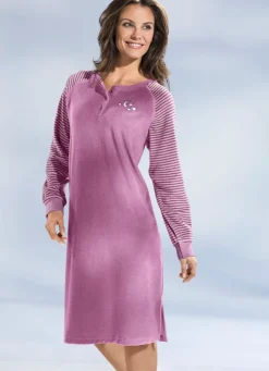 Nachthemd aus Frottierstretch, Langarm mit Knopfleiste und Bündchen